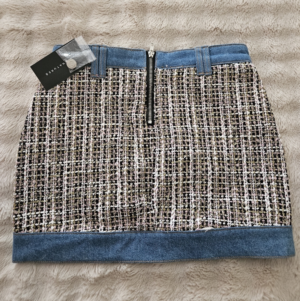 Stylish Tweed And Denim Mini Skirt - Picture 2 of 2